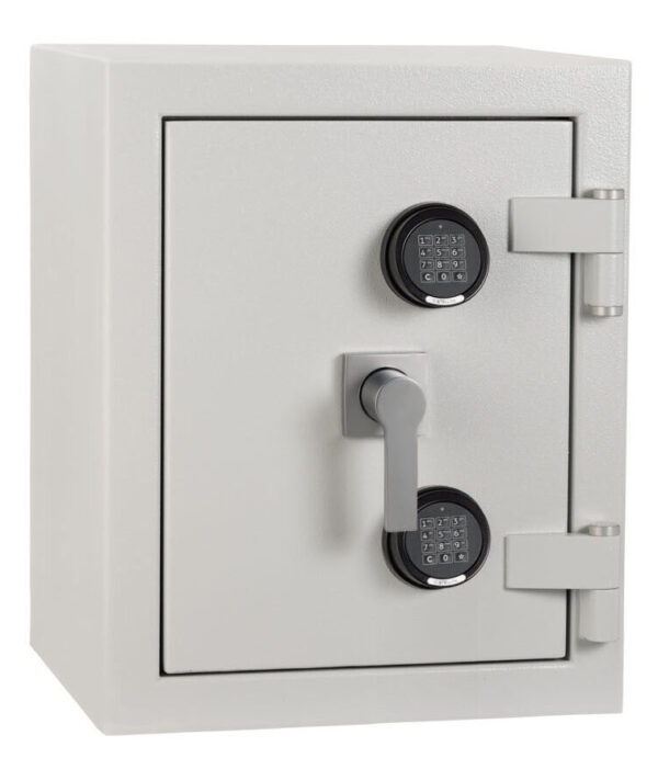 The De Raat Prisma Grade 5 size 1ee is a euro grade 5 commercial safe that is a suitable as a retail safe, general security safe and safe for the home. It has a 30 minute LPS30 fire certificate for paper records. Supplied with twin electronic code locks, it is also available with twin key locks or key and digital locking.