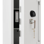 The De Raat Prisma grade 4 size 3ke is a euro grade 4, £60,000 rated safe for the home, retail safe and commercial safe that has a 30 minute fire certification, 2 shelves and fitted with dual locking. This has a high security key lock and electronic lock. Its also available with 2 electronic locks or twin key locks.
