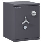 The Chubbsafes Trident DF T2 grade 4 65E is a euro grade 4, £60,000 cash rated security safe with 1 hour fire rating for paper. Perfect for use as a Commercial safe, Jewellers safe and safe for the home.