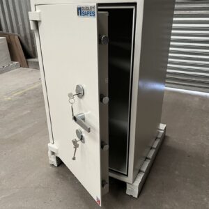 Showing a safe with 2 key locks