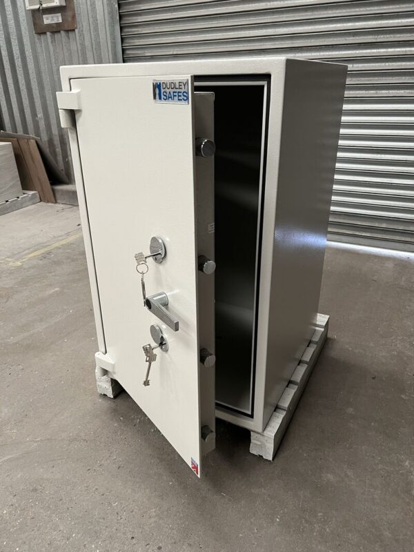 Showing a safe with 2 key locks