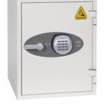 The BS1280 Series Battery Titan BS1280E is a £2000 rated fire safe for the home or office. Fitted with provision to charge Lithium ion batteries and given a 60 minute fire certificate. This comes with an electronic code lock.