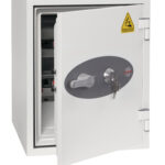 The BS1280 Series Battery Titan BS1253K is a £2000 rated fire safe for storing and charging lithium ion batteries. This secuity safe for the home comes with inner trat for personal items, and, key hooks on its door. It comes secured by a reliable key lock with 2 keys.