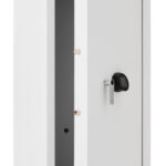 The De Raat Prisma Grade 3 size 6e is a security safe for the jeweller, retailer or as an office safe. This comes with 3 shelves and with a high security electronic code lock.