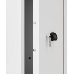 The De Raat Prisma Grade 3 size 6e is a security safe for the jeweller, retailer or as an office safe. This comes with 3 shelves and with a high security electronic code lock.
