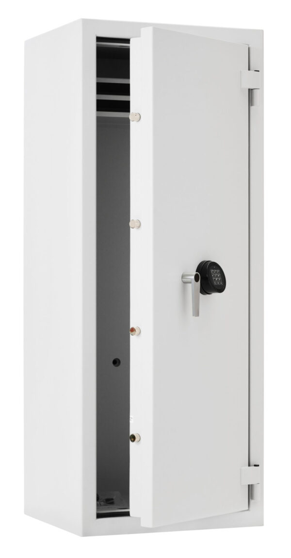 The De Raat Prisma Grade 3 size 6e is a security safe for the jeweller, retailer or as an office safe. This comes with 3 shelves and with a high security electronic code lock.