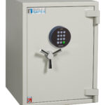 The Dudley Europa Grade 0 size 3e is a security safe for commercial use. Its heavy duty and comes with a durable electronic code lock.