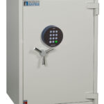 The Dudley Europa Grade 0 EUR0 size 4e offers great size in this heavy duty retailer safe or even safe for the home or office safe. It comes with a durable electronic code lock.