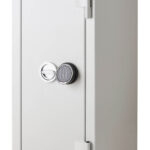De Raat Prisma Grade 2 size 5e security safe with door closed. Ideal retail safe with electronic lock,