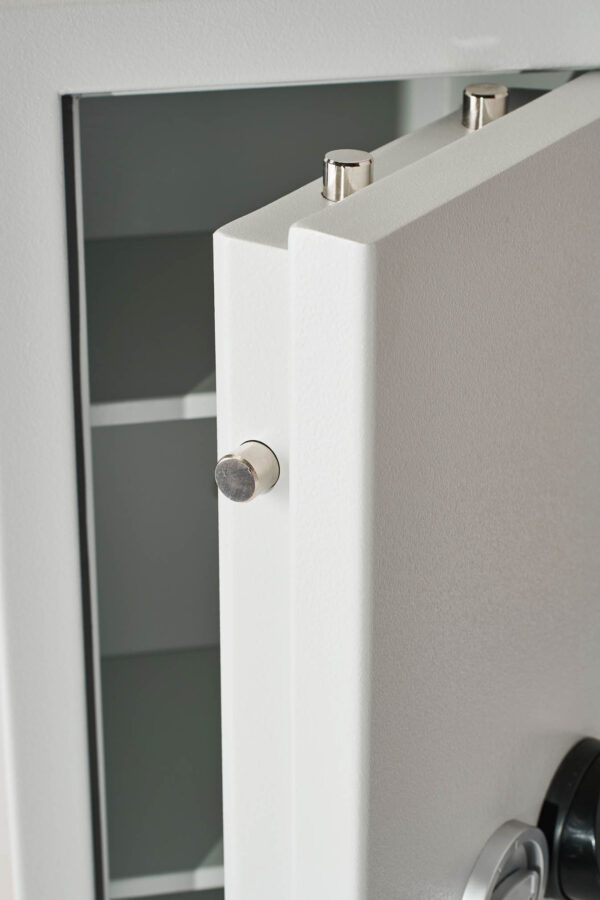 The De Raat safe has excellent build quality. This shows the locking bolts at the side and top of its door.