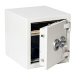 De Raat Prisma Grade 0 size 1K Its a £6000 o/n rated, euro grade 0 safe for the home with key lock.