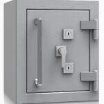 The all new De Raat Prisma Grade 6 size 0 is a safe to store £150,000 in cash, or up to£1.5 m of jewellery. Perfect jeweller safe, commercial safe and even safe for the home for this wanting high risk protection. This comes with twin key but one can be changed to a mechanical dial lock free of charge.