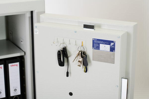 Image shows key hooks and ECB.S certification badge.